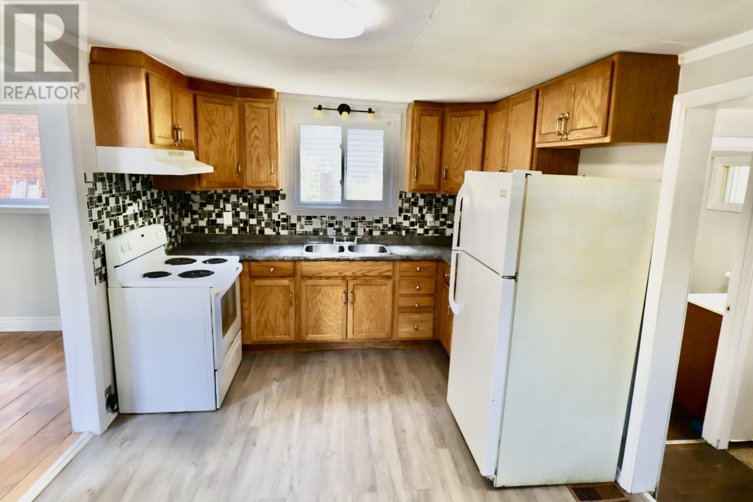 405 John ST - 4