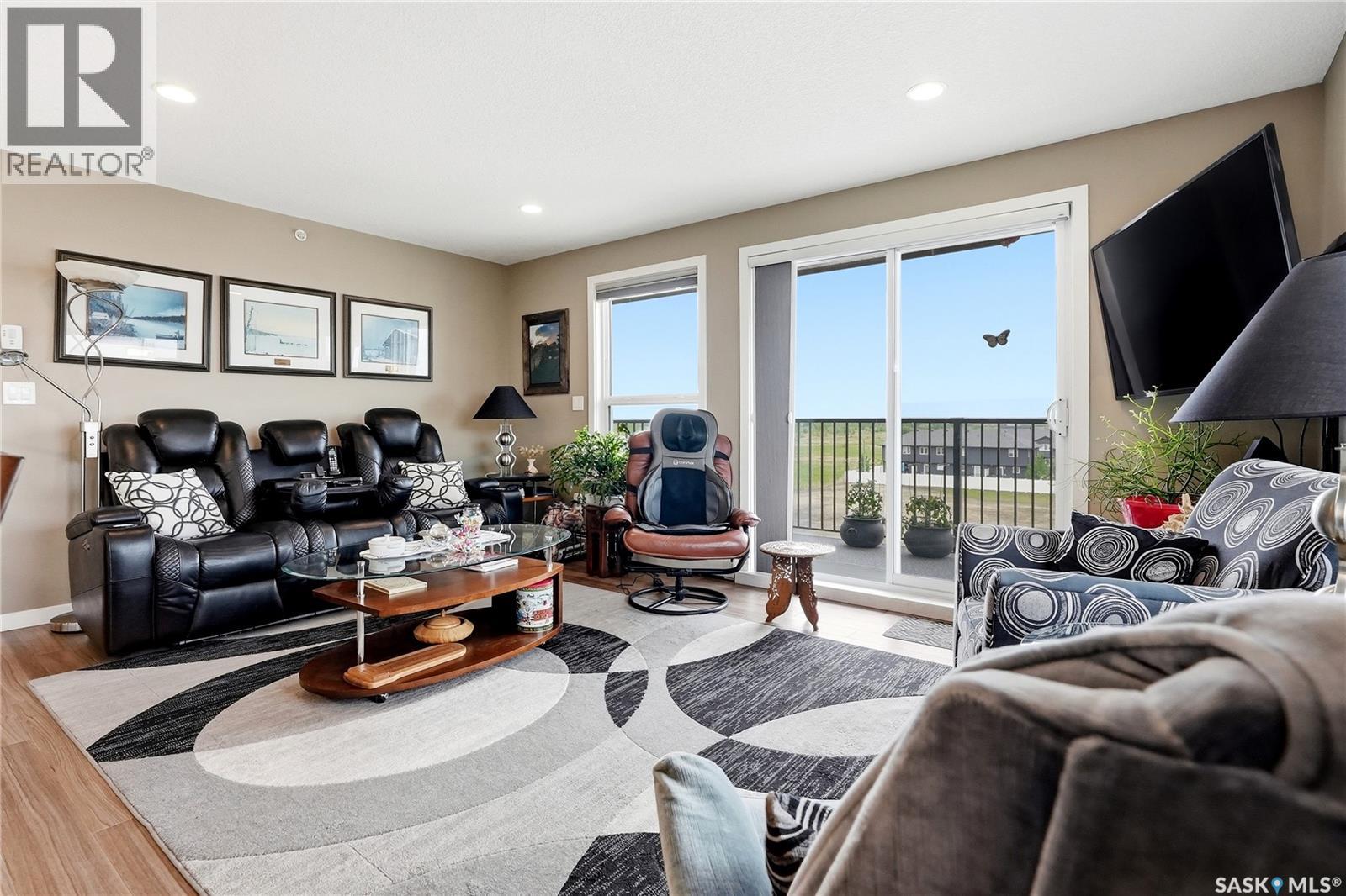 #407 135 Beaudry CRESCENT - 21