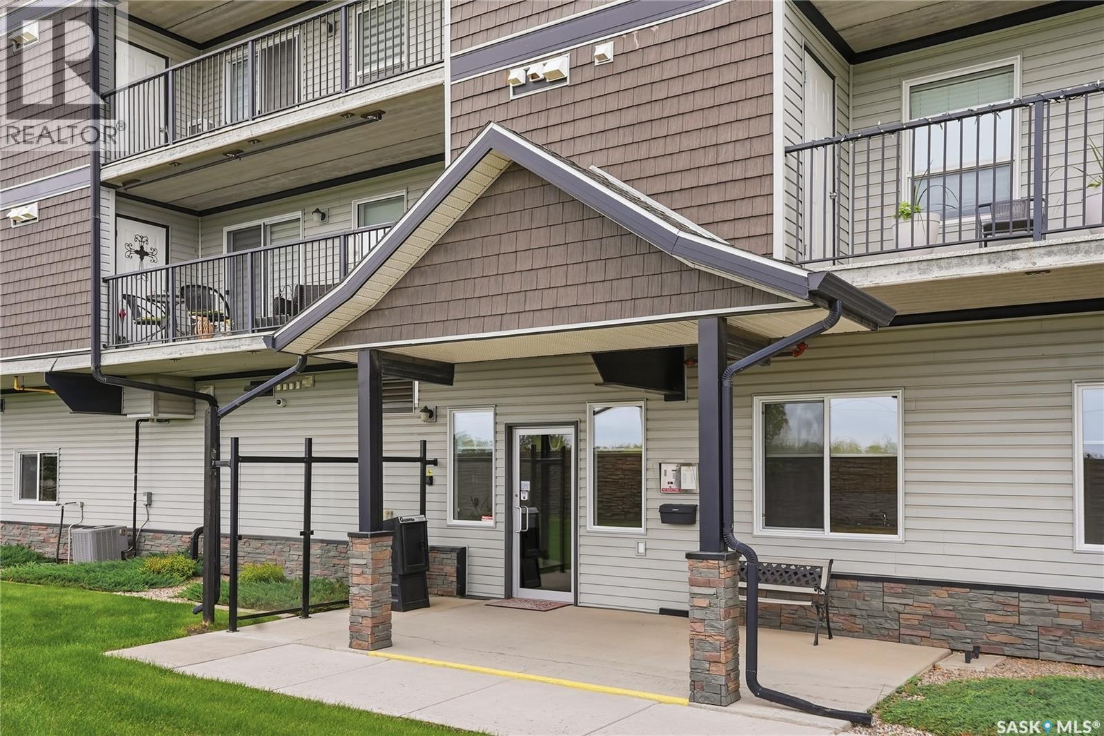 #407 135 Beaudry CRESCENT - 2