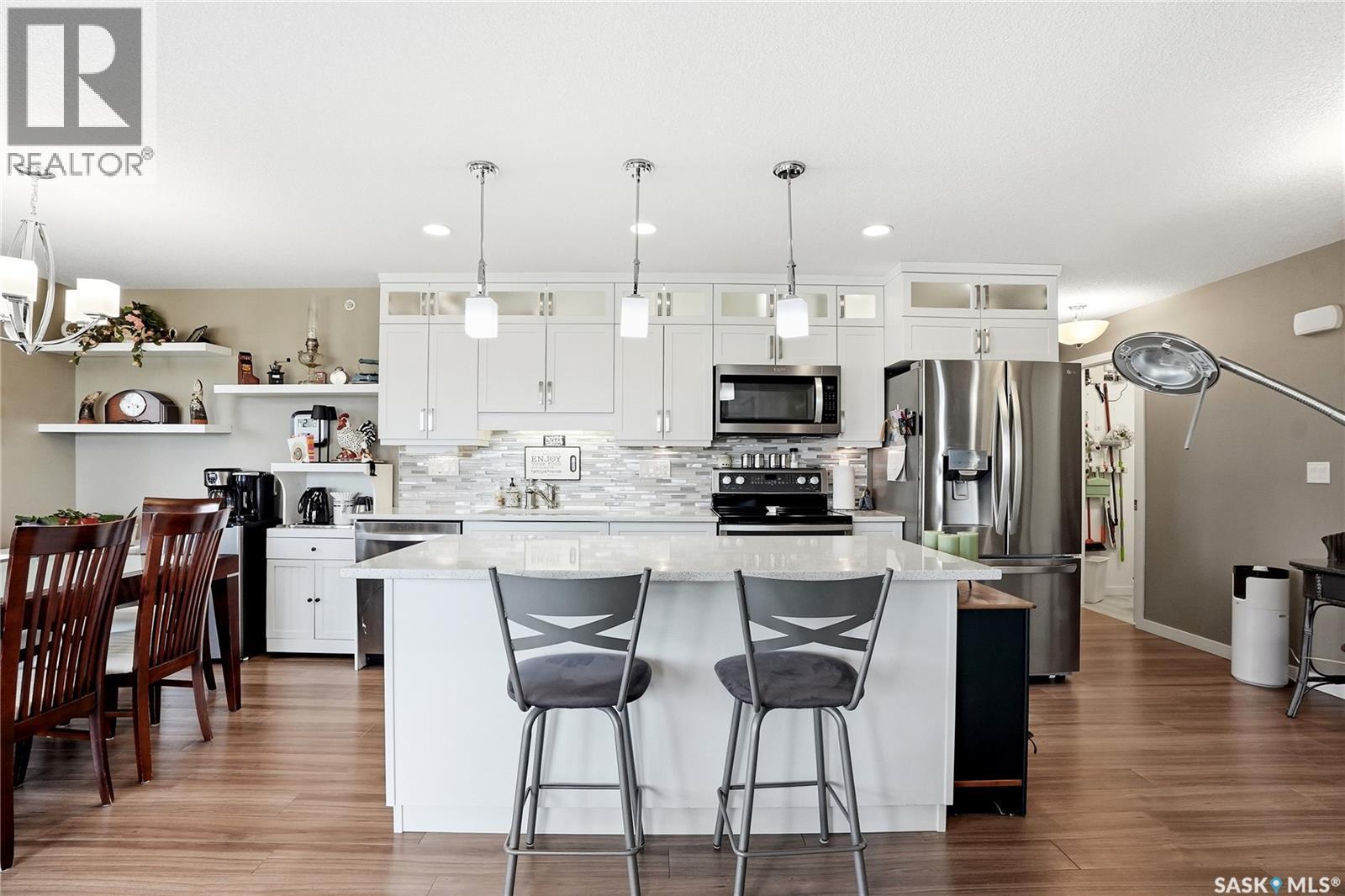 #407 135 Beaudry CRESCENT - 1