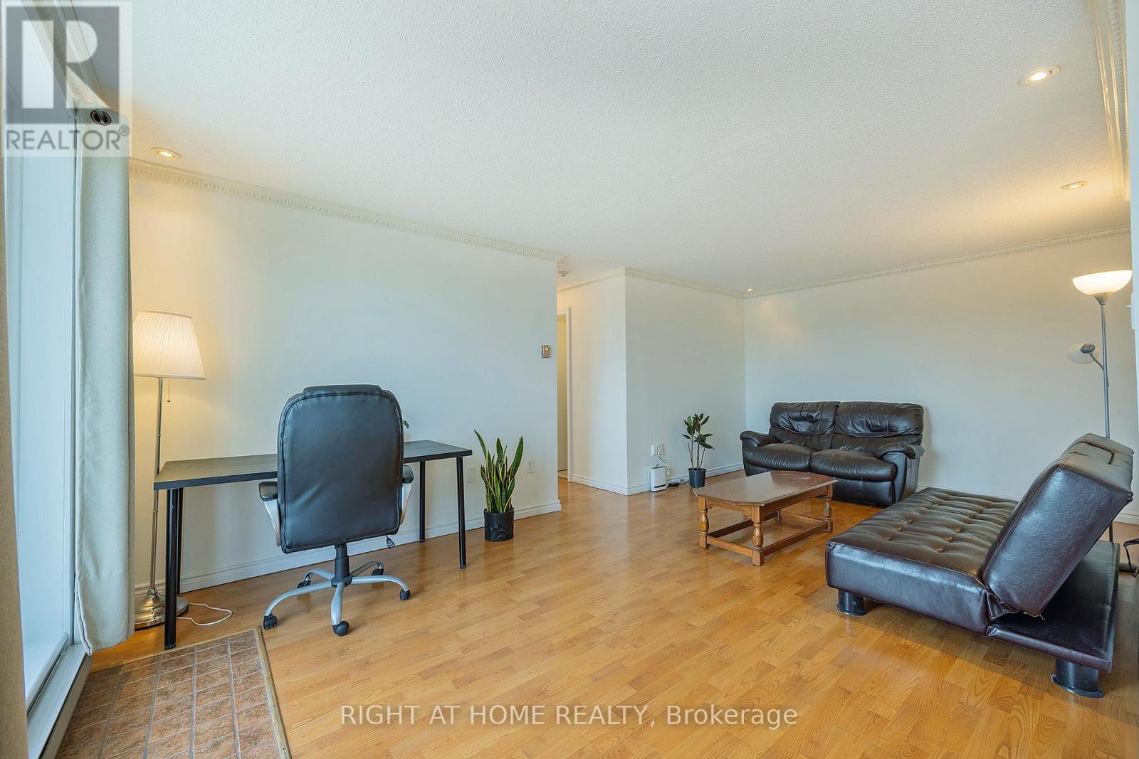 #701 986 HURON STREET - 10
