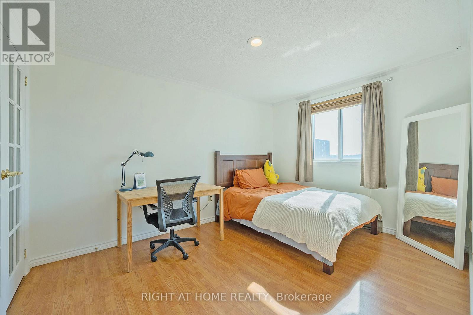 #701 986 HURON STREET - 13