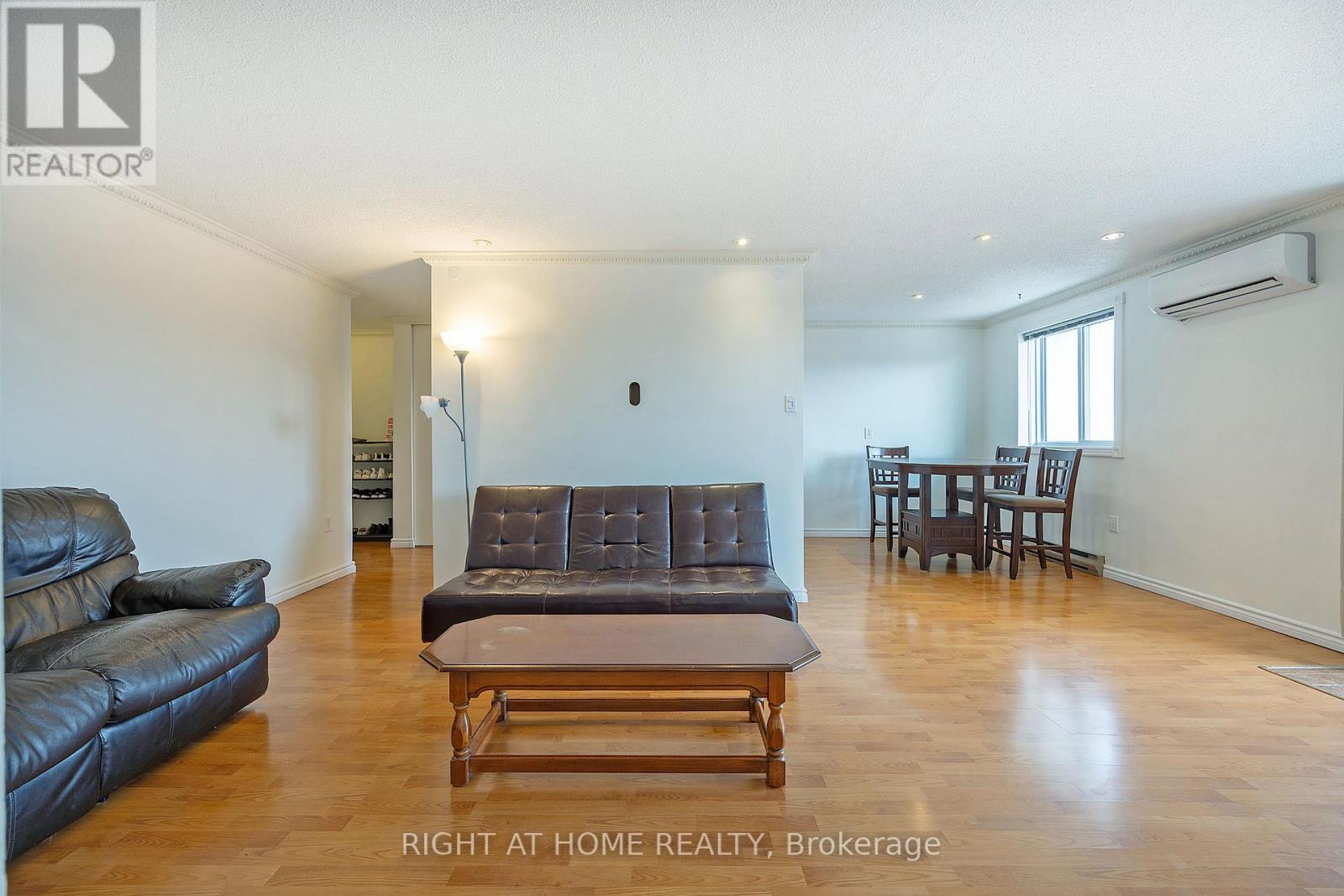 #701 986 HURON STREET - 20