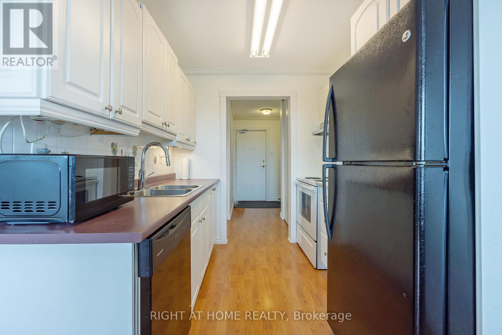 #701 986 HURON STREET - 21