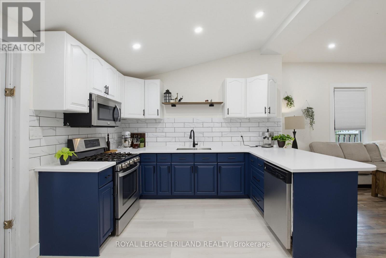 872 STEDWELL STREET - 16
