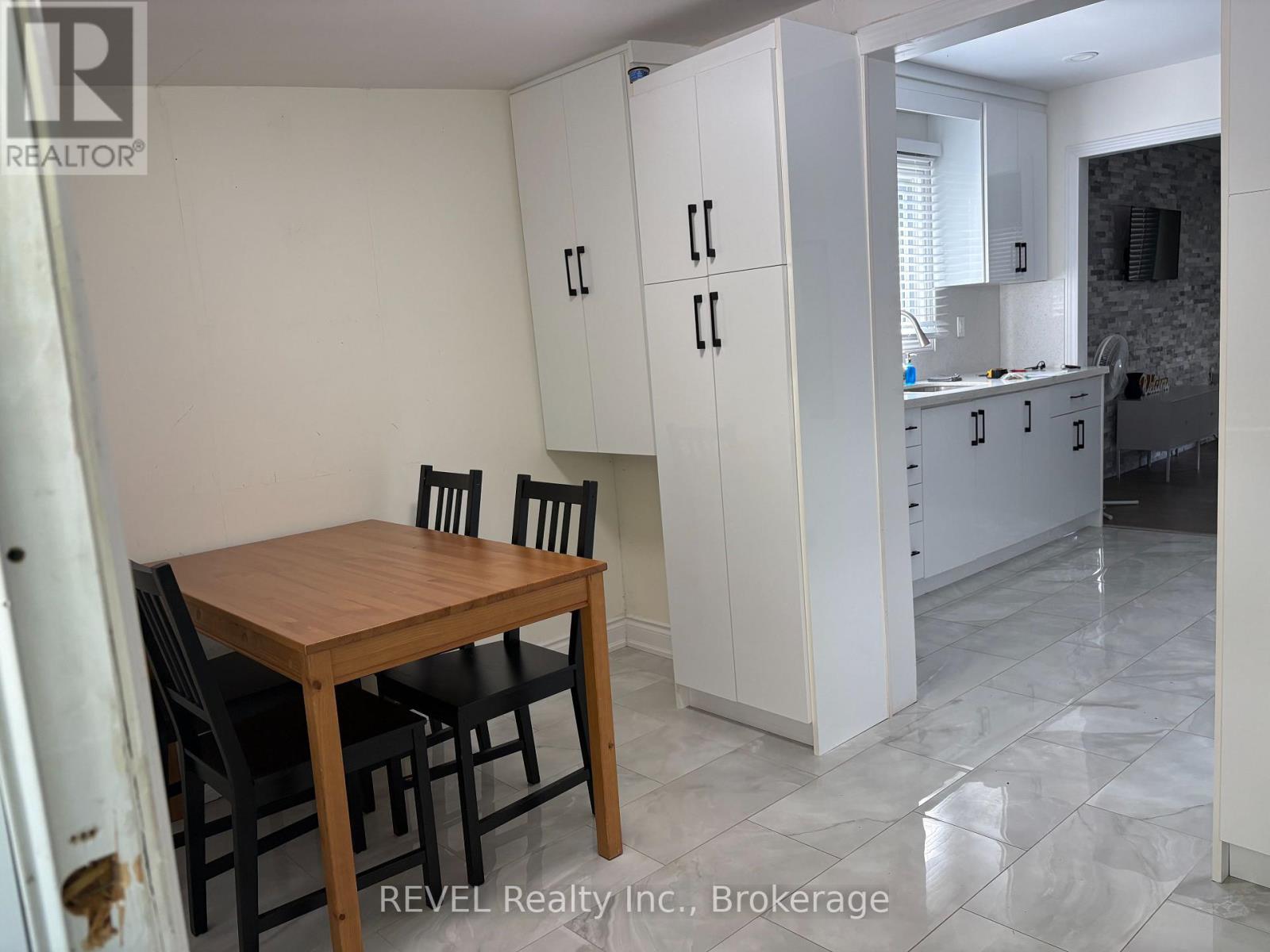 3184 MOSLEY STREET - 12