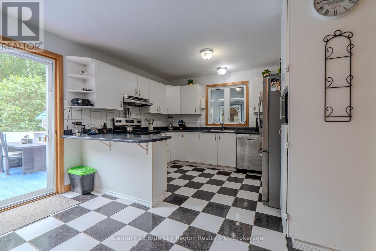 310 PINECREEK CRESCENT N - 10