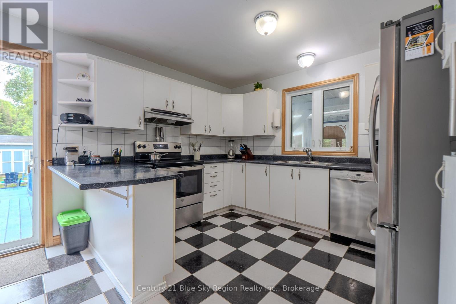 310 PINECREEK CRESCENT N - 11