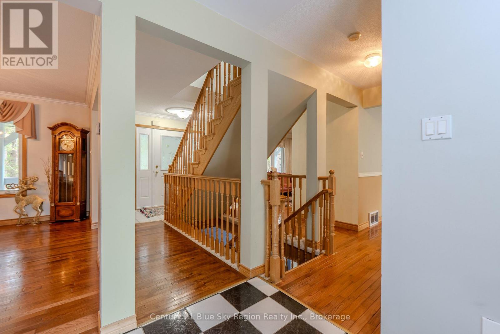 310 PINECREEK CRESCENT N - 14