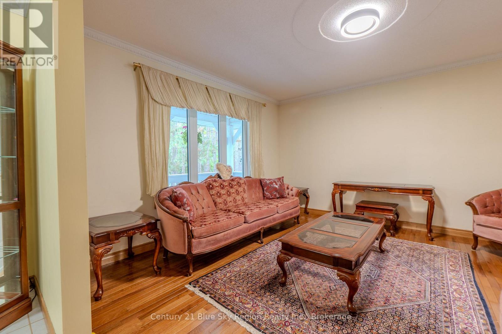 310 PINECREEK CRESCENT N - 17