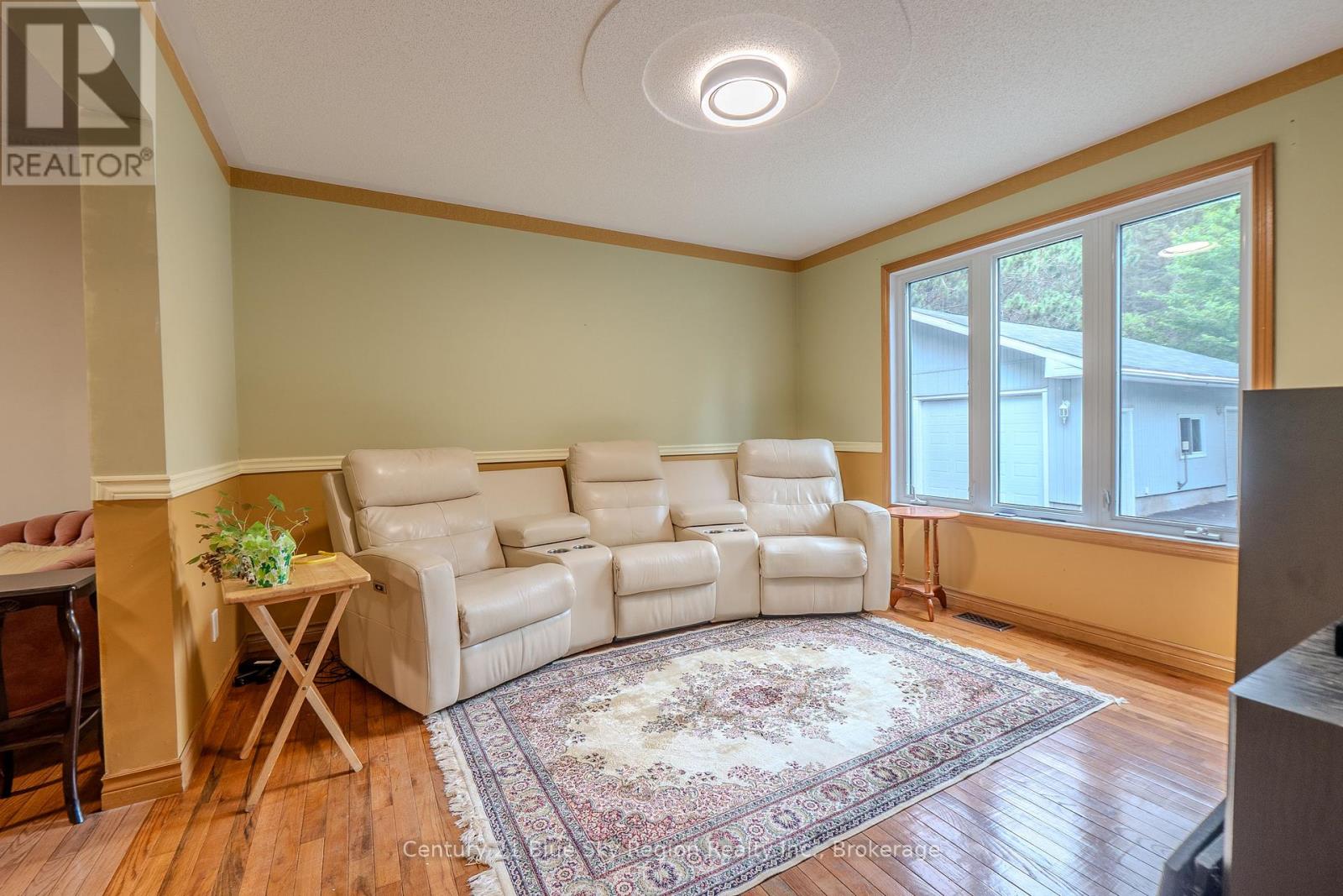 310 PINECREEK CRESCENT N - 18