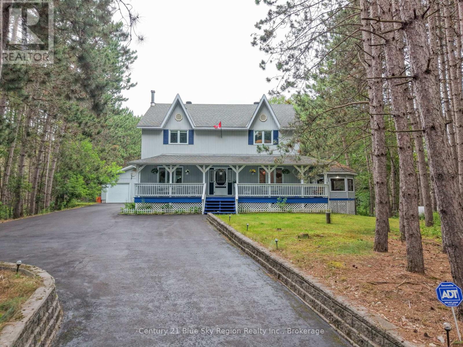 310 PINECREEK CRESCENT N - 2