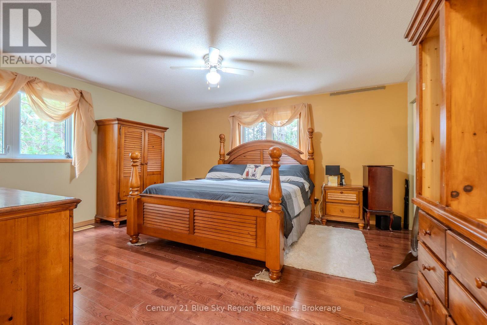 310 PINECREEK CRESCENT N - 21