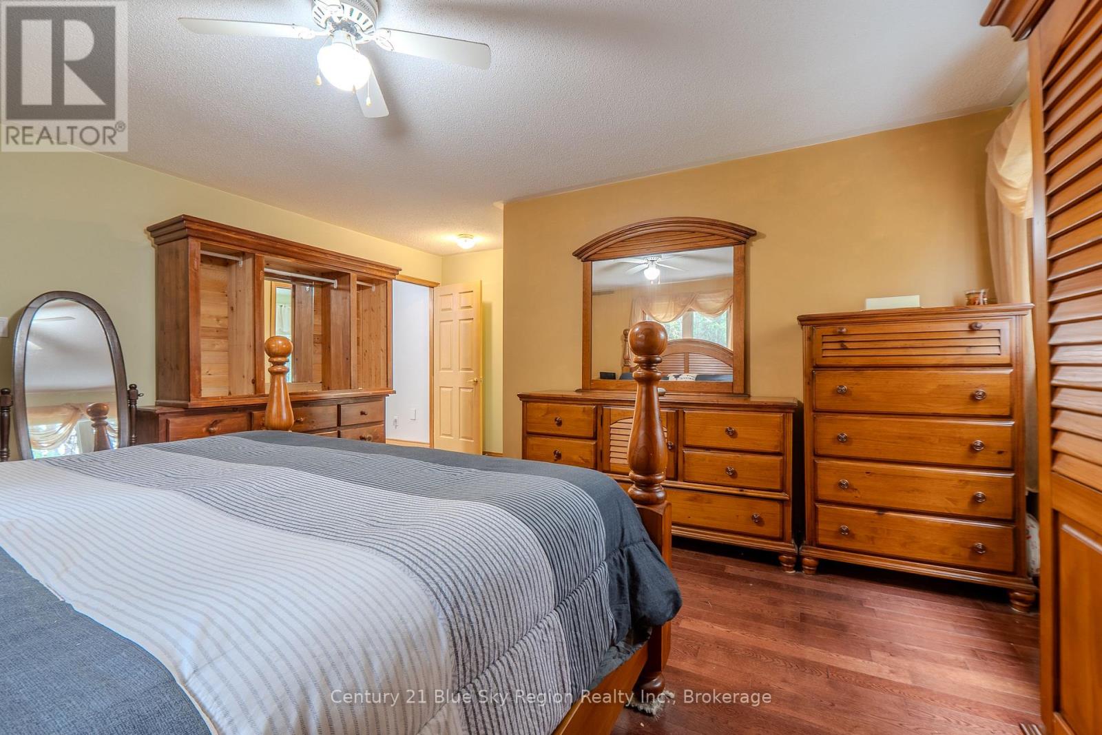 310 PINECREEK CRESCENT N - 22