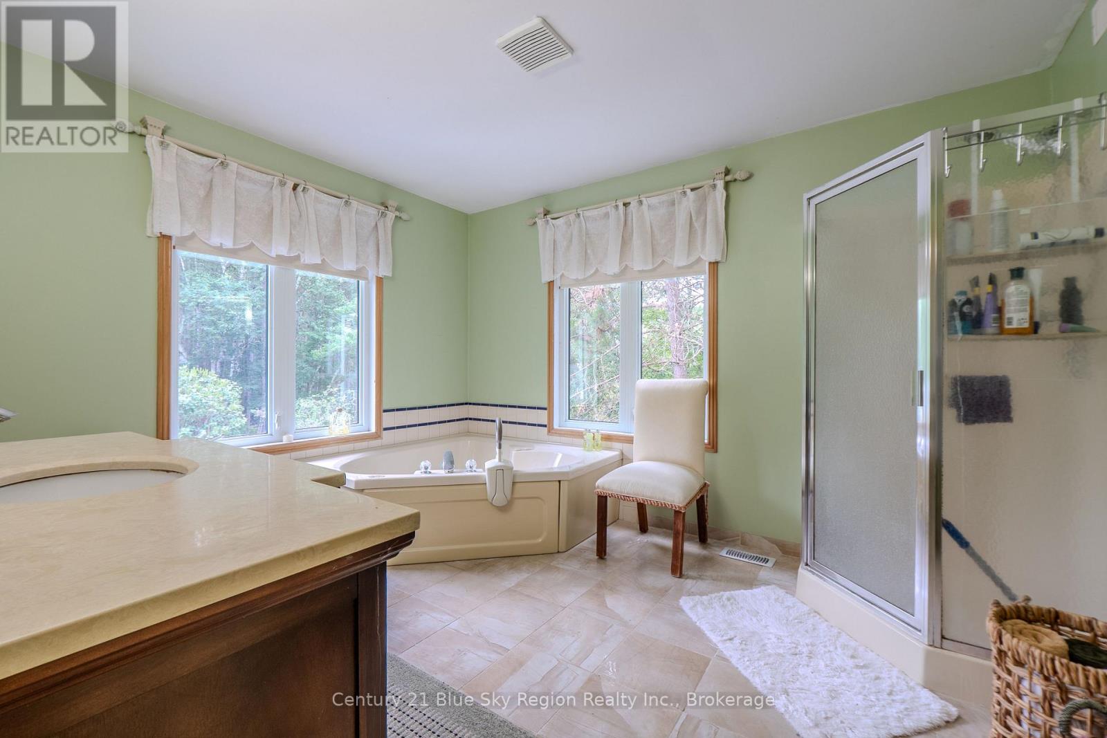 310 PINECREEK CRESCENT N - 23
