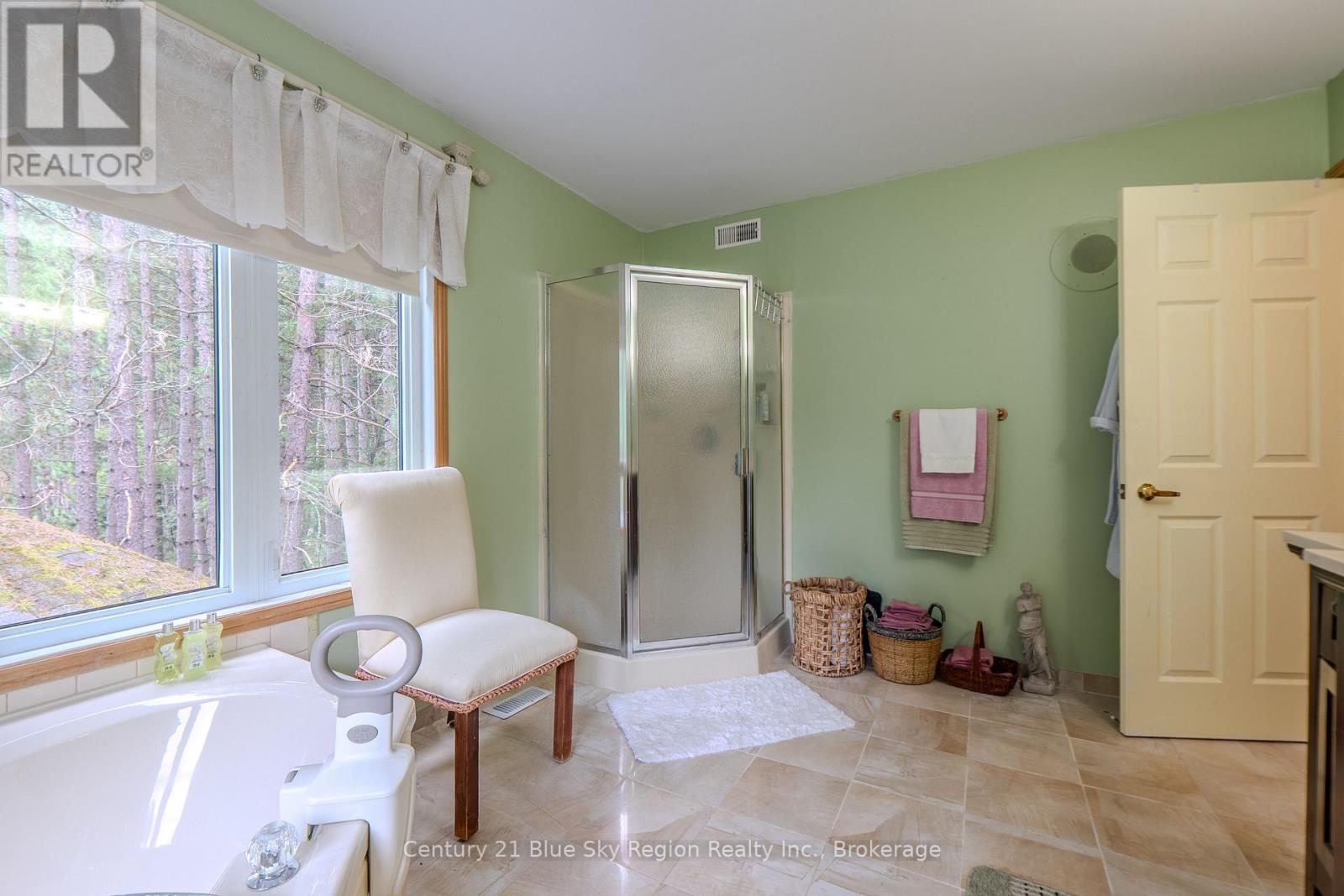 310 PINECREEK CRESCENT N - 25