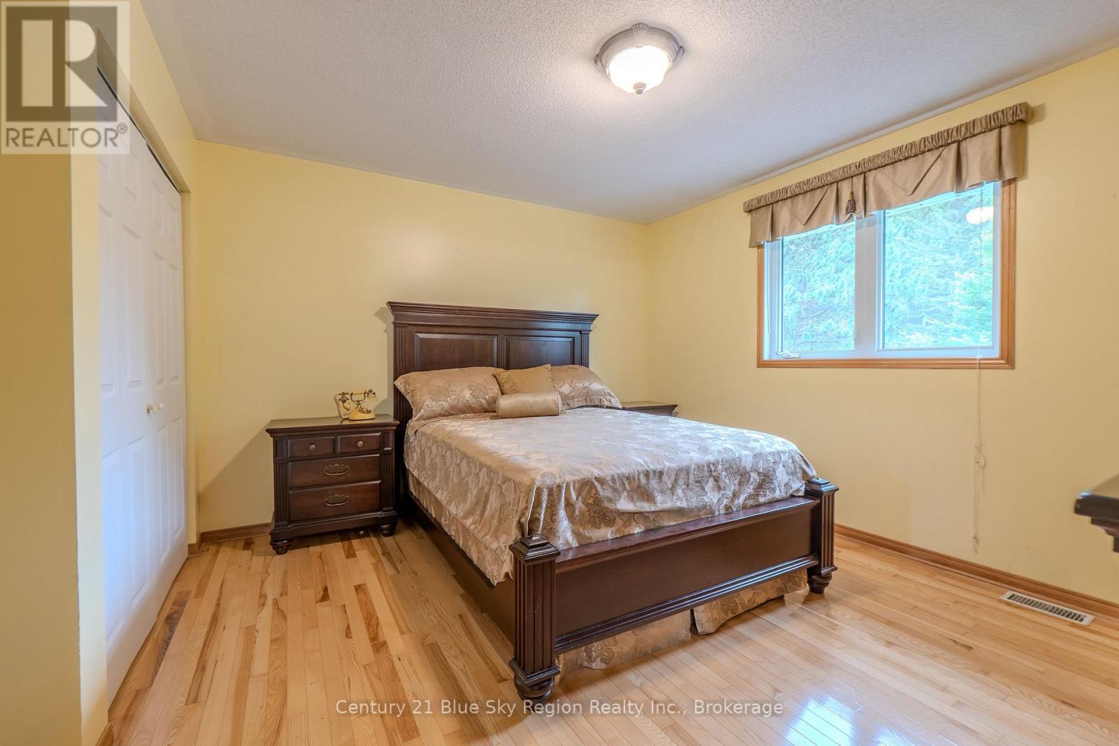 310 PINECREEK CRESCENT N - 26