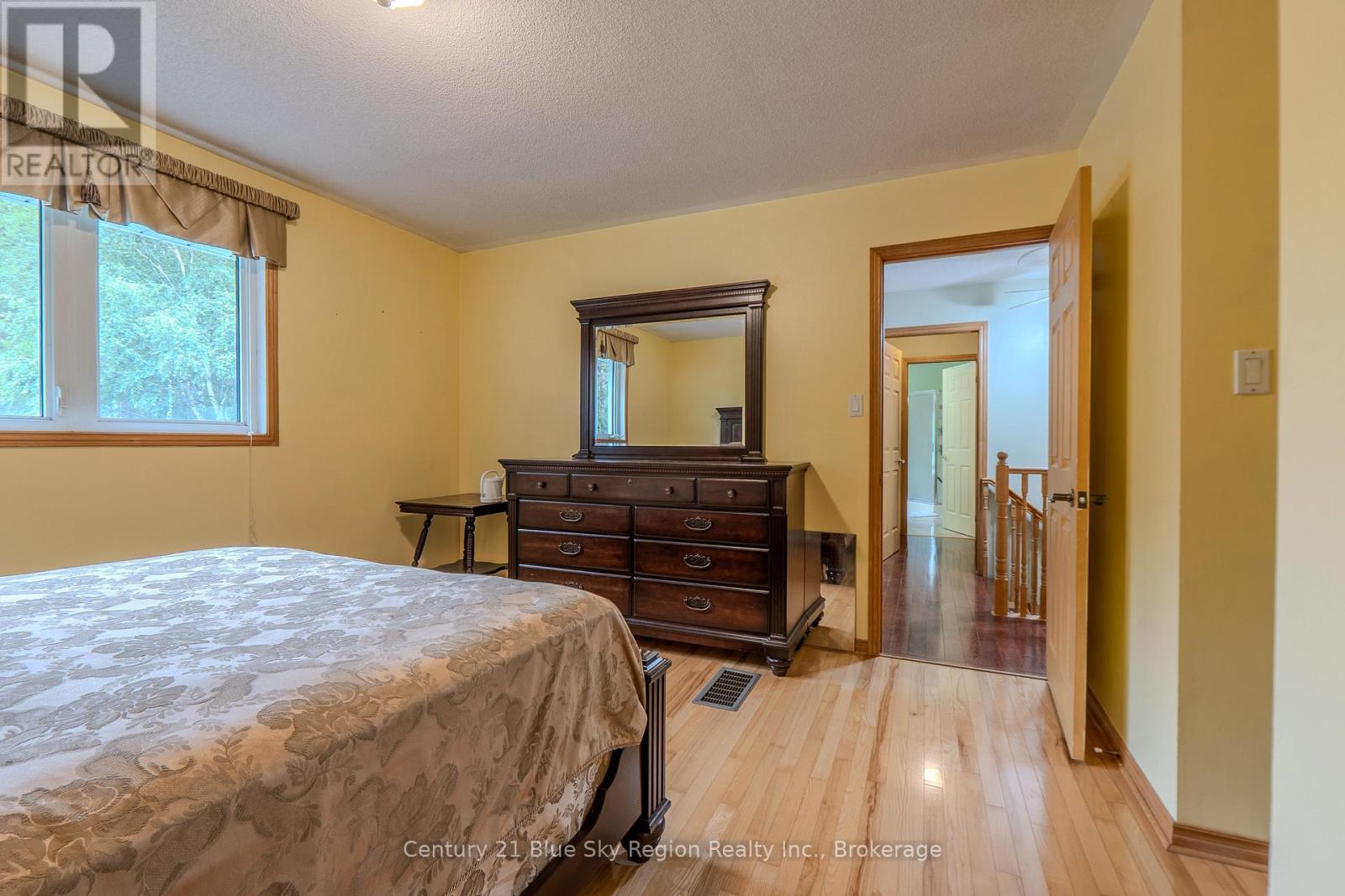 310 PINECREEK CRESCENT N - 27