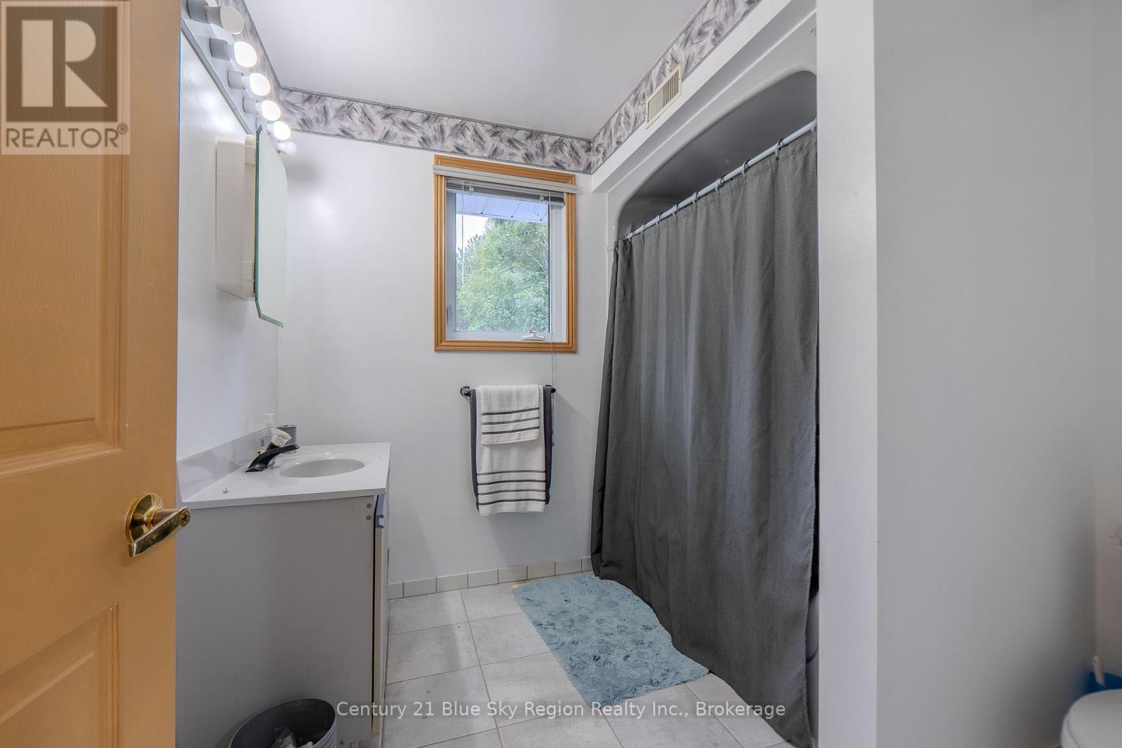 310 PINECREEK CRESCENT N - 28