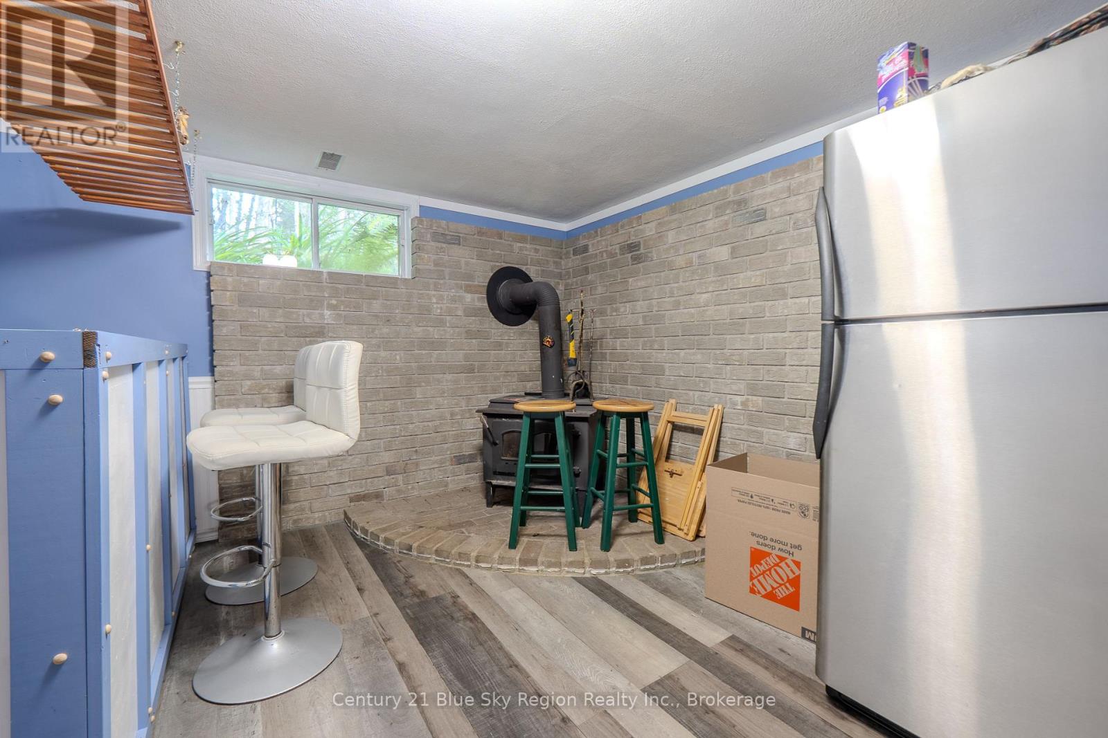 310 PINECREEK CRESCENT N - 36