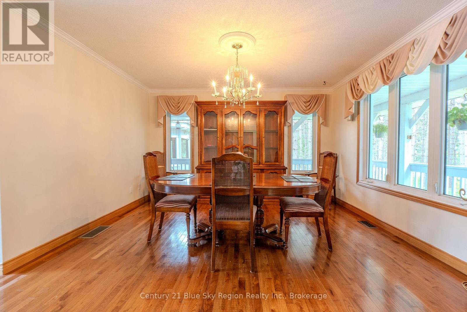 310 PINECREEK CRESCENT N - 8