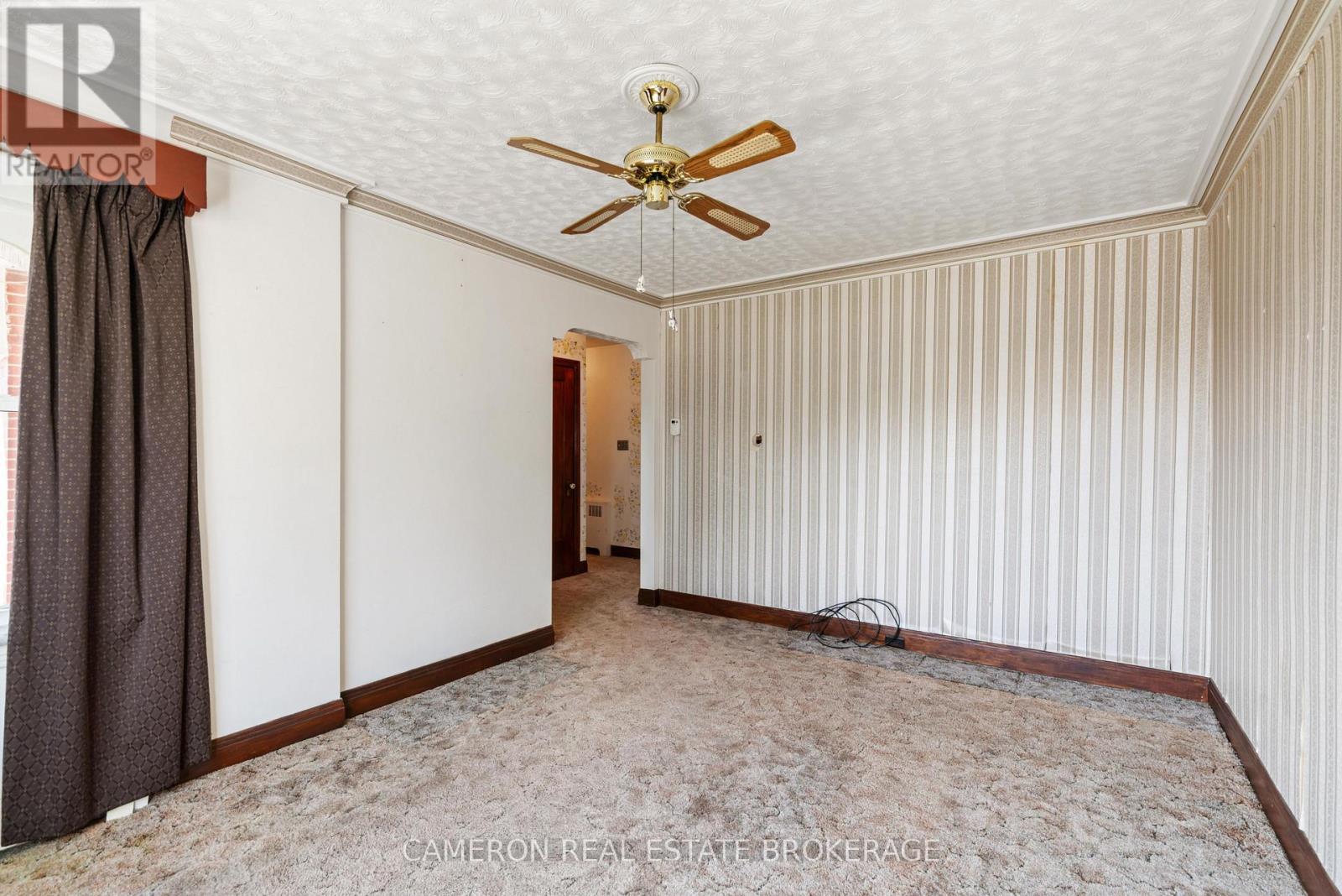 11 DUNBAR AVENUE - 10