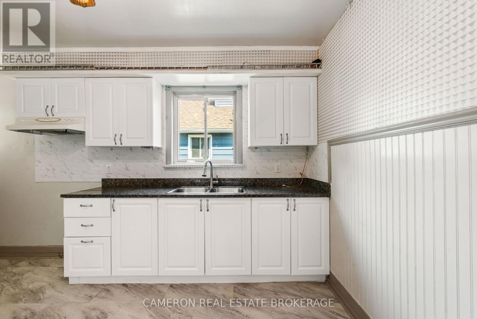 11 DUNBAR AVENUE - 11