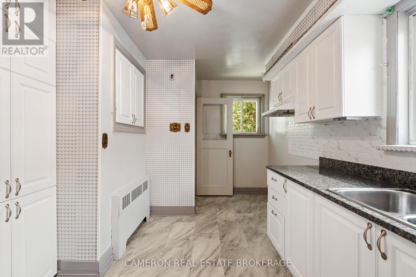 11 DUNBAR AVENUE - 12