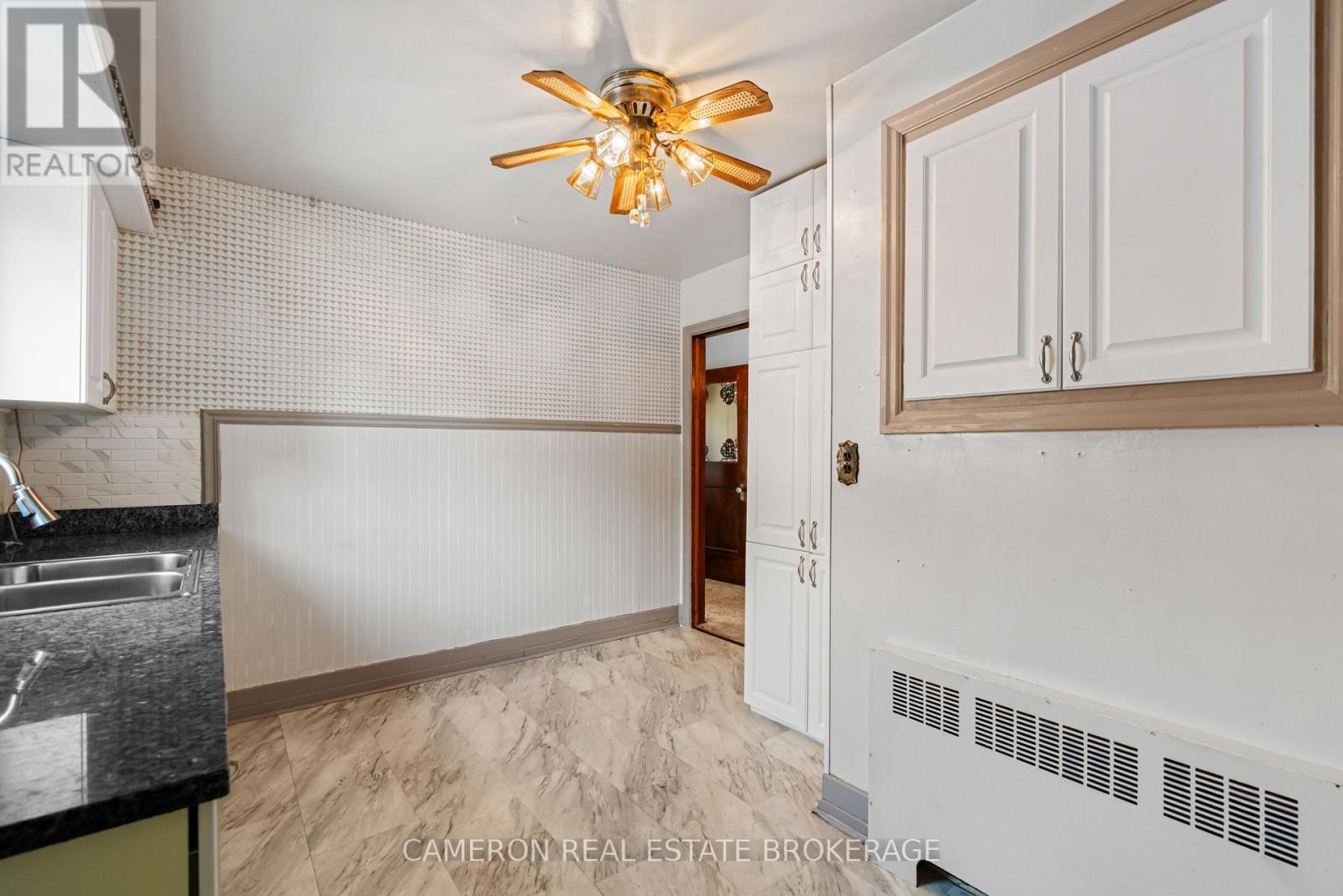 11 DUNBAR AVENUE - 14