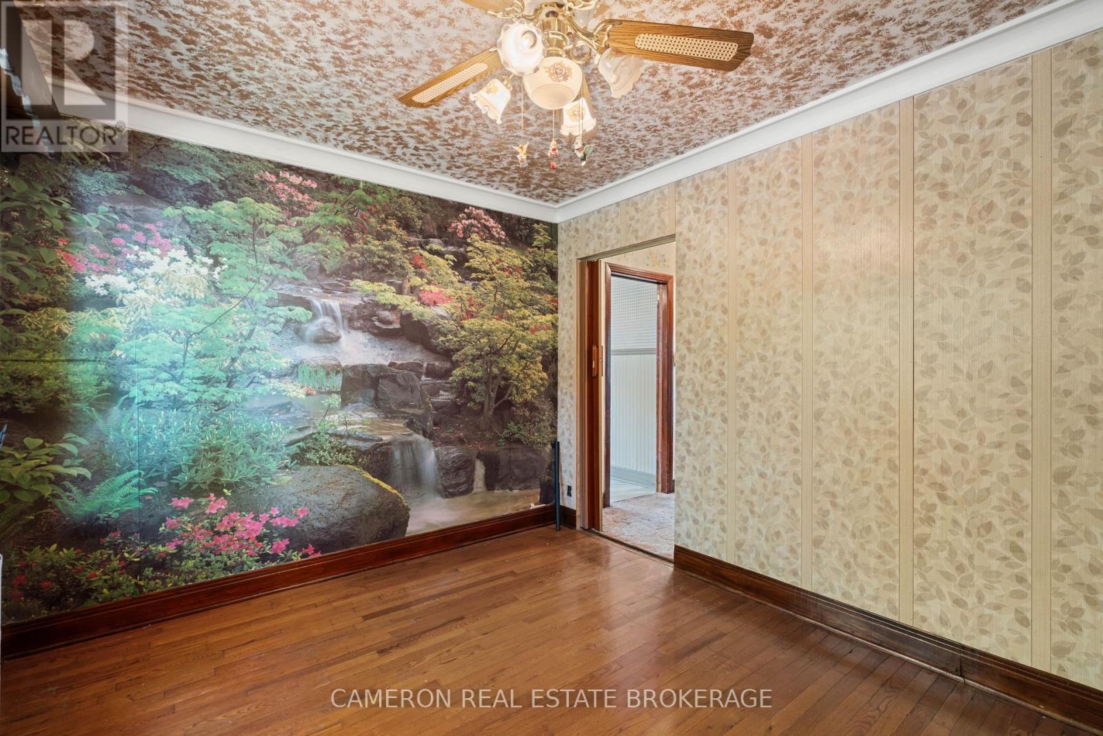 11 DUNBAR AVENUE - 15