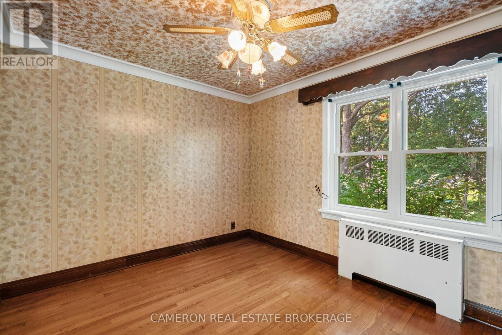 11 DUNBAR AVENUE - 16