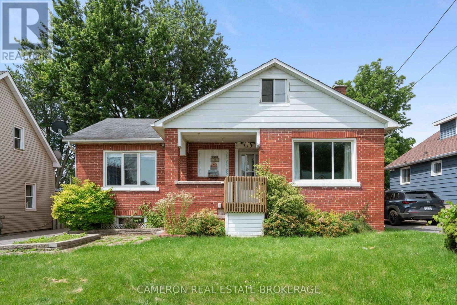11 DUNBAR AVENUE - 2