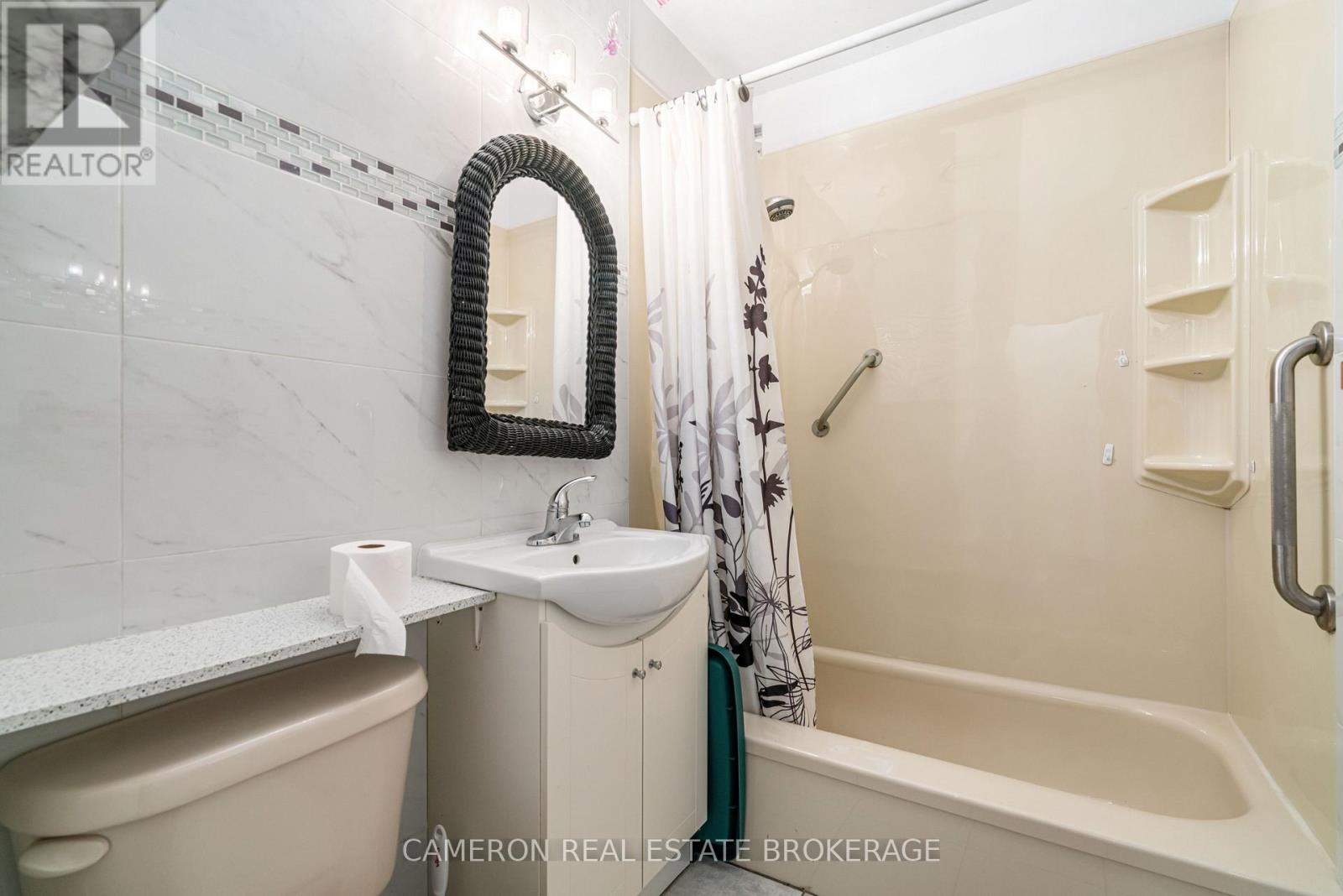 11 DUNBAR AVENUE - 21