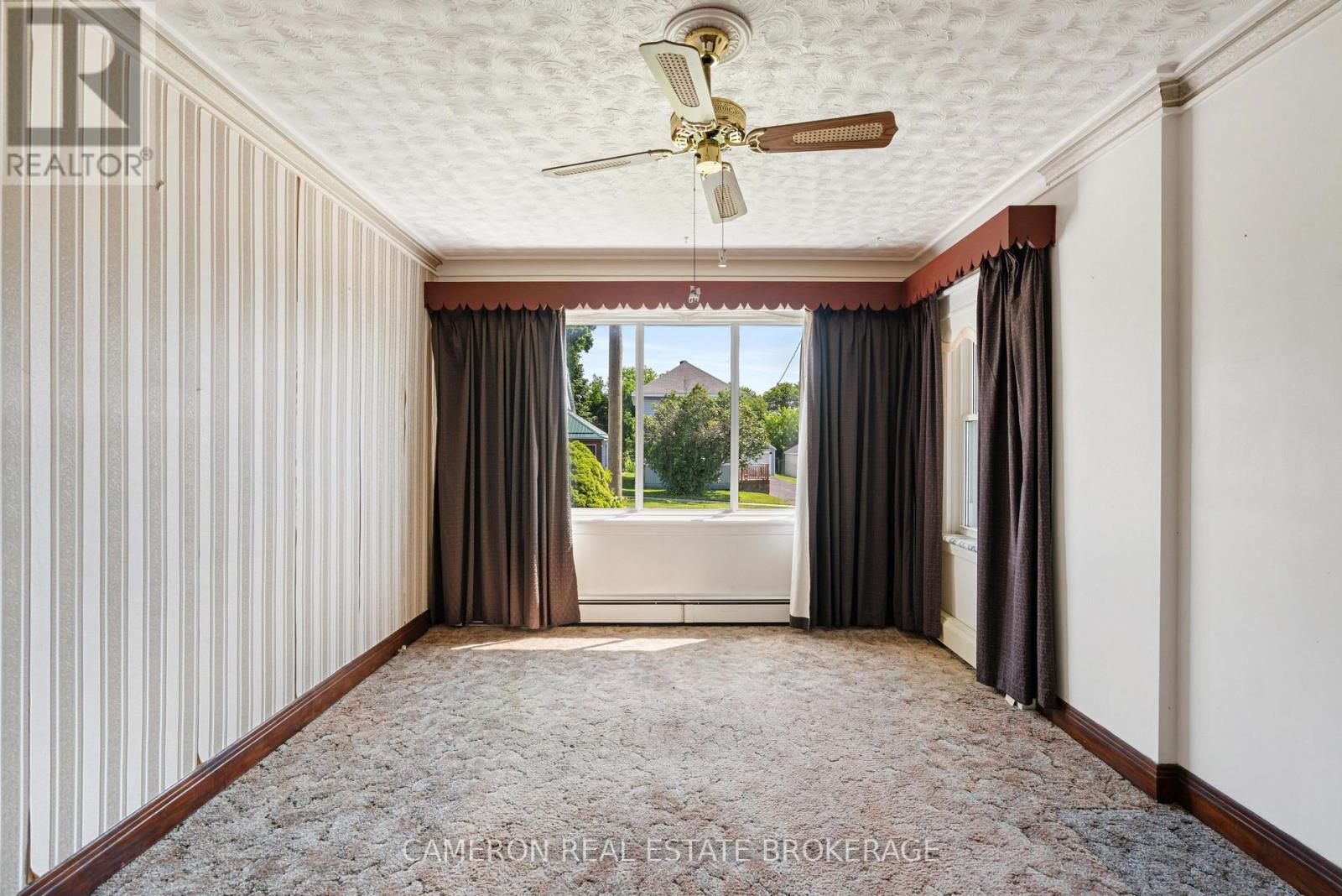 11 DUNBAR AVENUE - 9