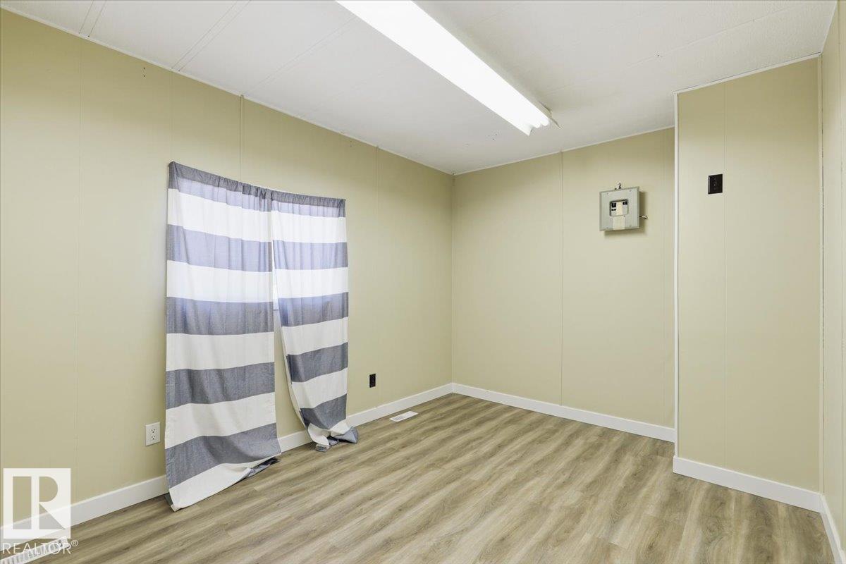 5108 44ave - 15