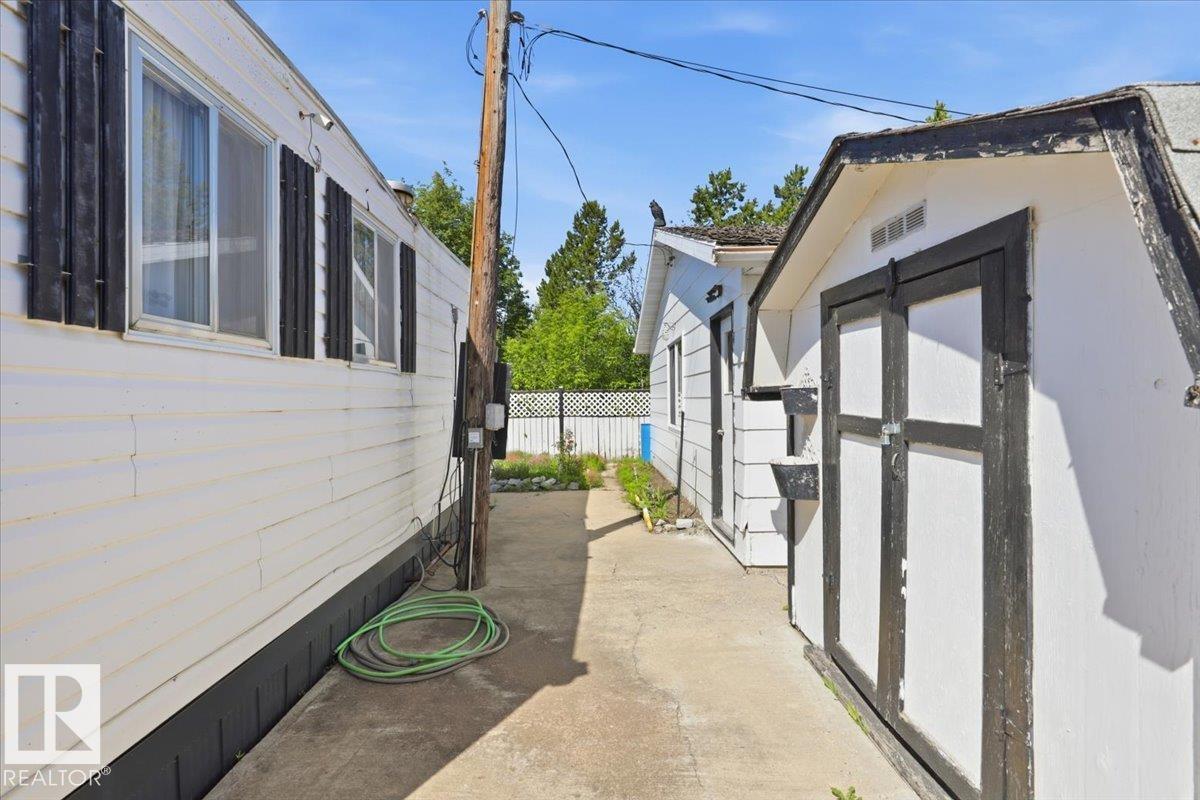 5108 44ave - 22