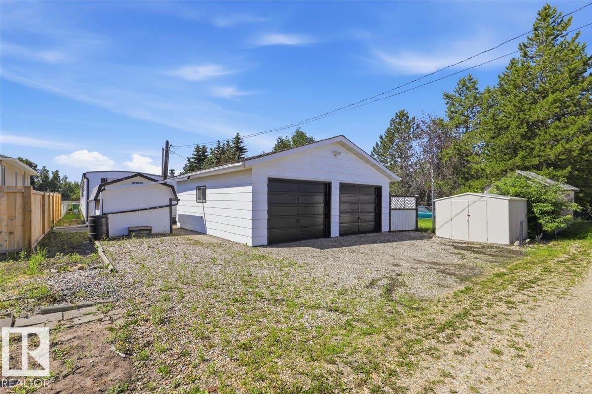 5108 44ave - 23