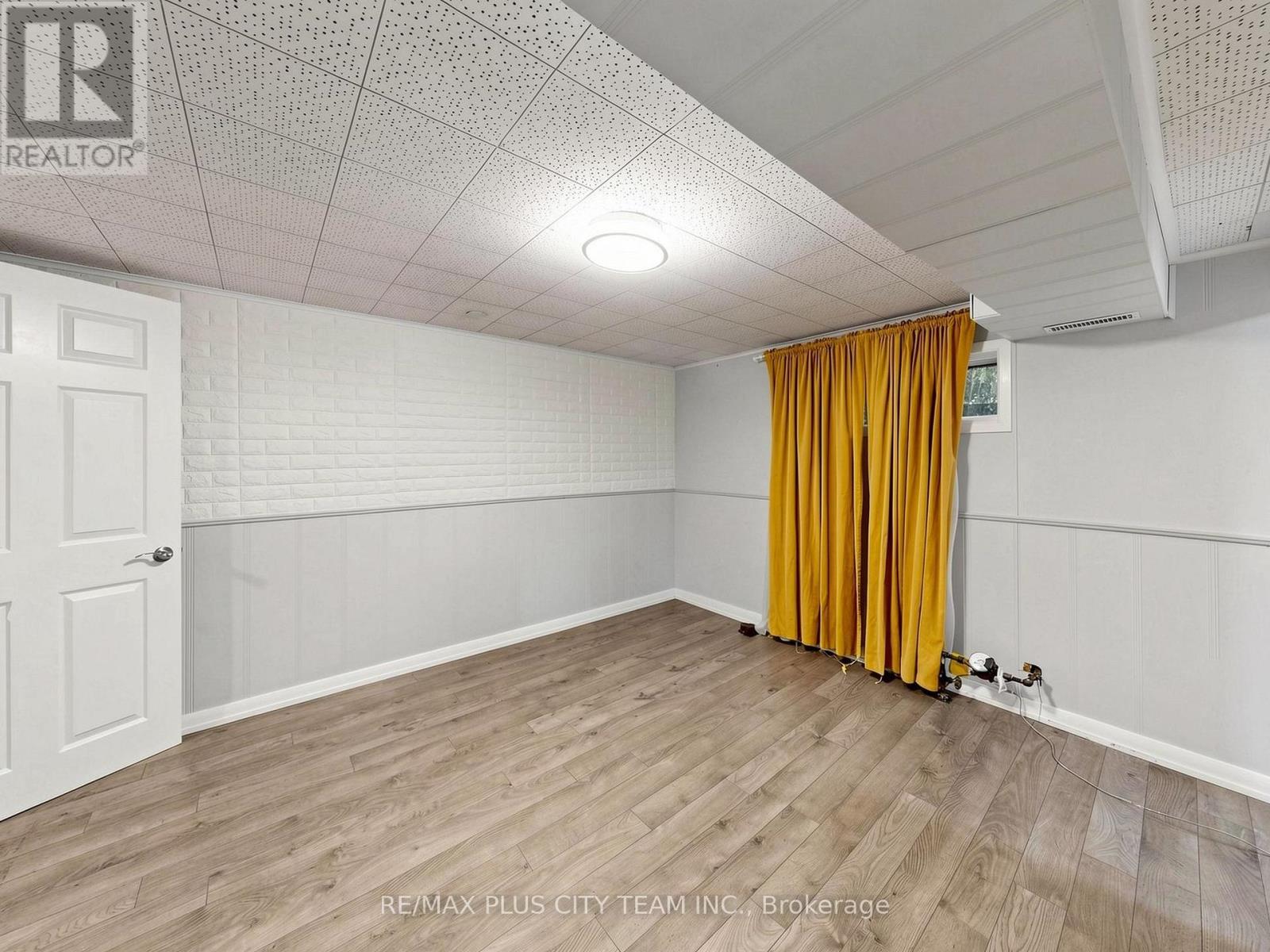 260 RENFORTH DRIVE - Image 29