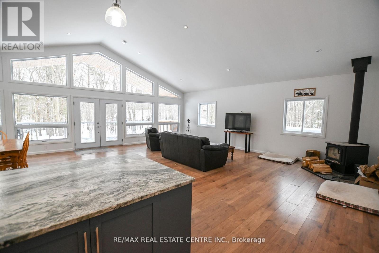 1033 NORTH SHORE DRIVE - Image 10