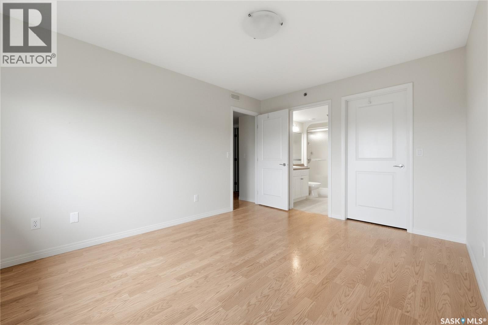 450 3605 Albert STREET — photo 13