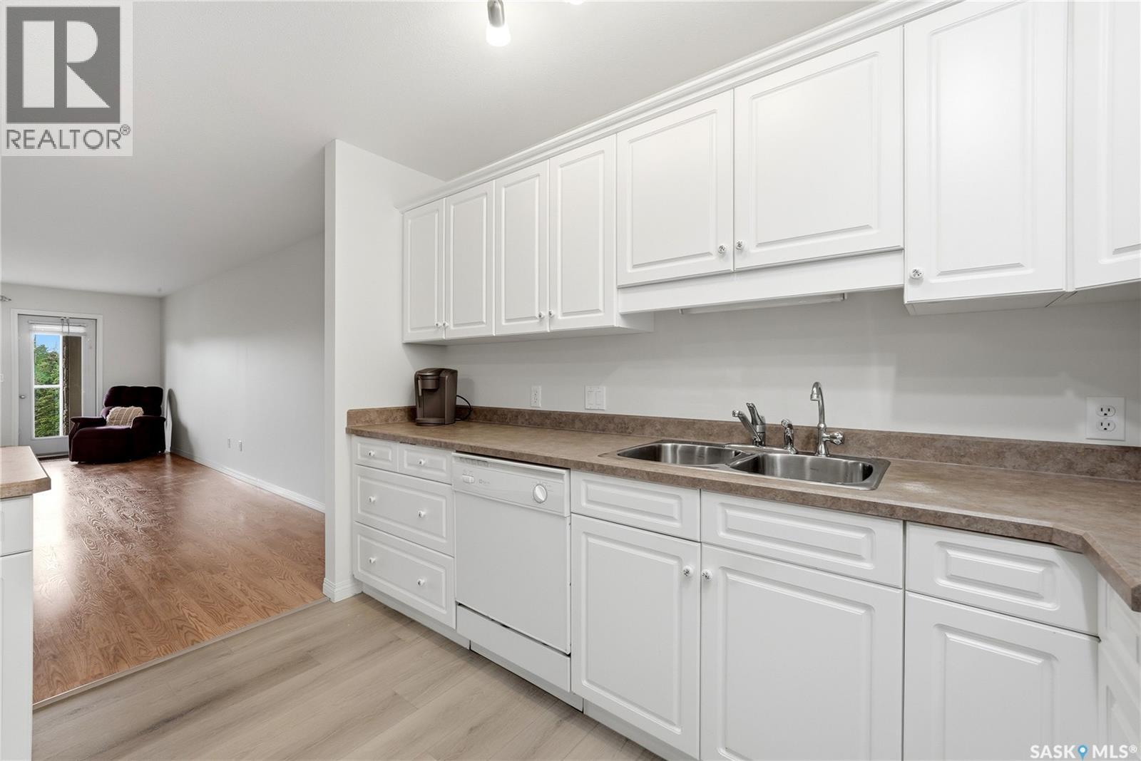 450 3605 Albert STREET — photo 8