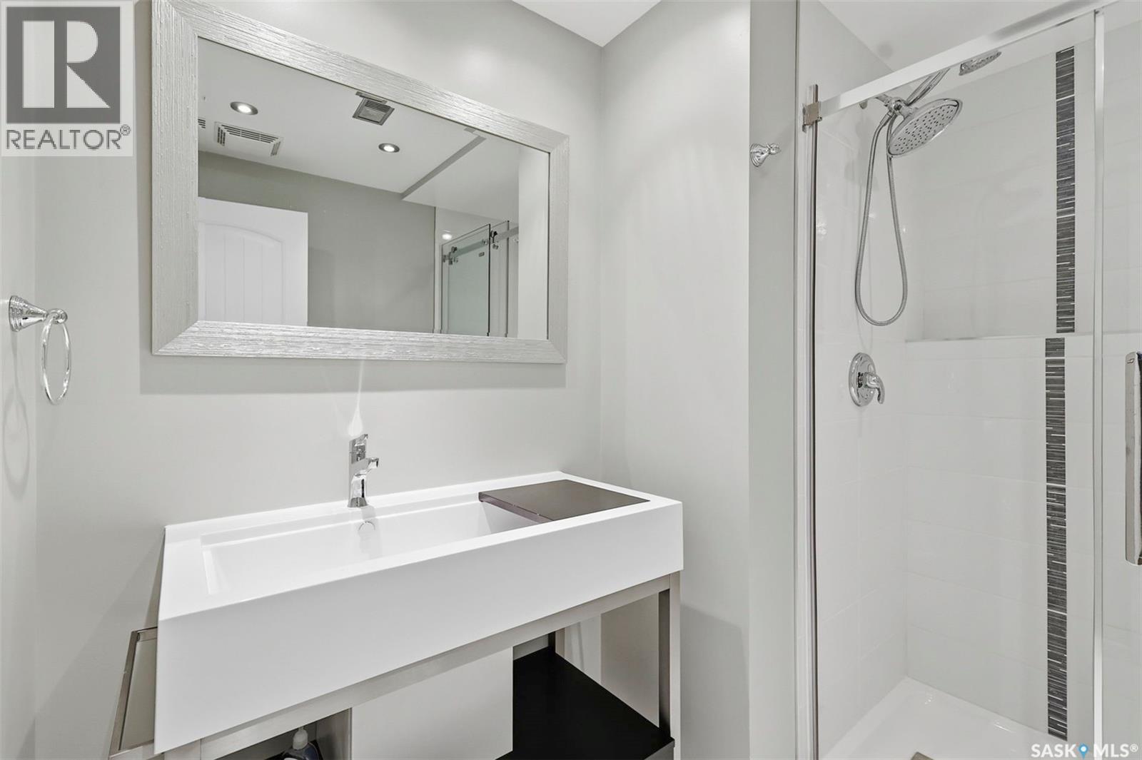 #26 55 Borden CRESCENT - 24