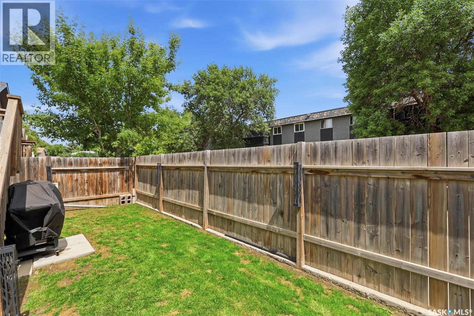 #26 55 Borden CRESCENT - 27