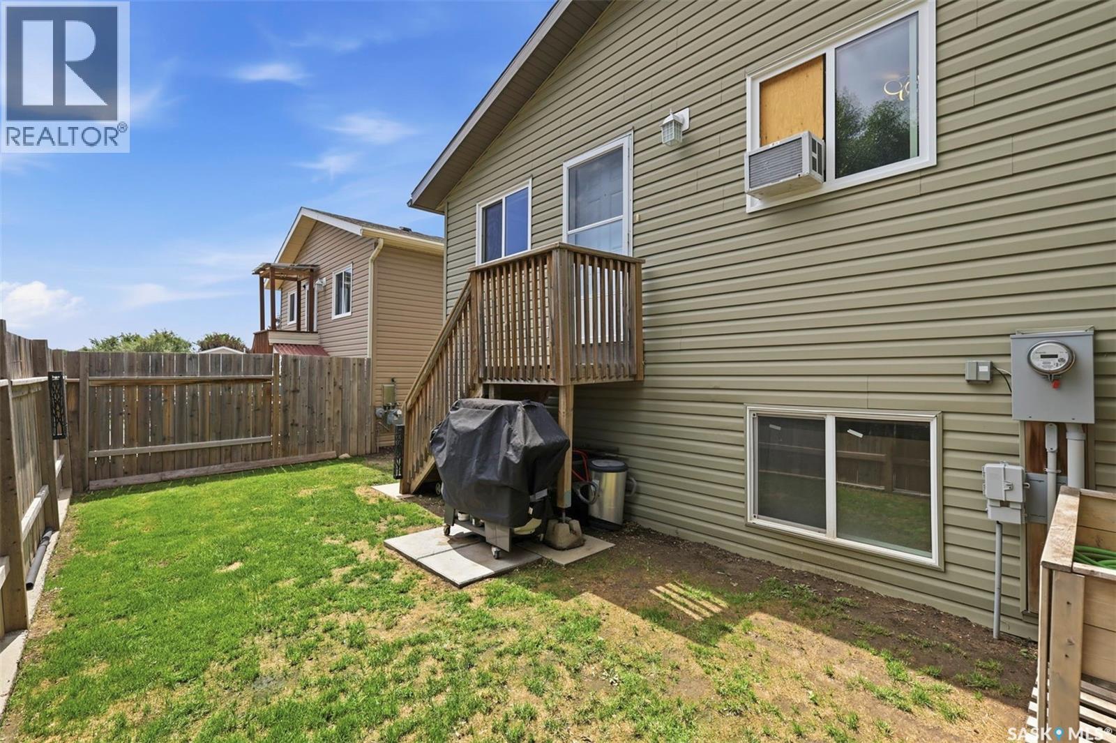 #26 55 Borden CRESCENT - 29