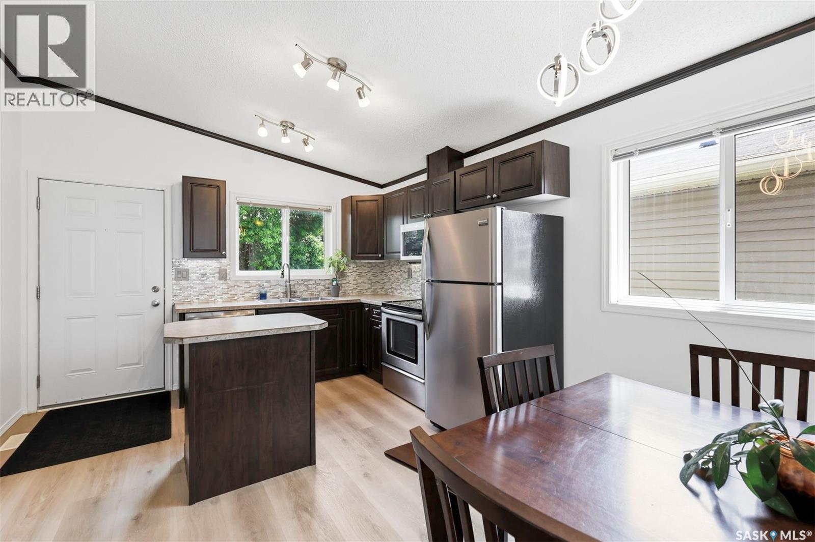 #26 55 Borden CRESCENT - 3