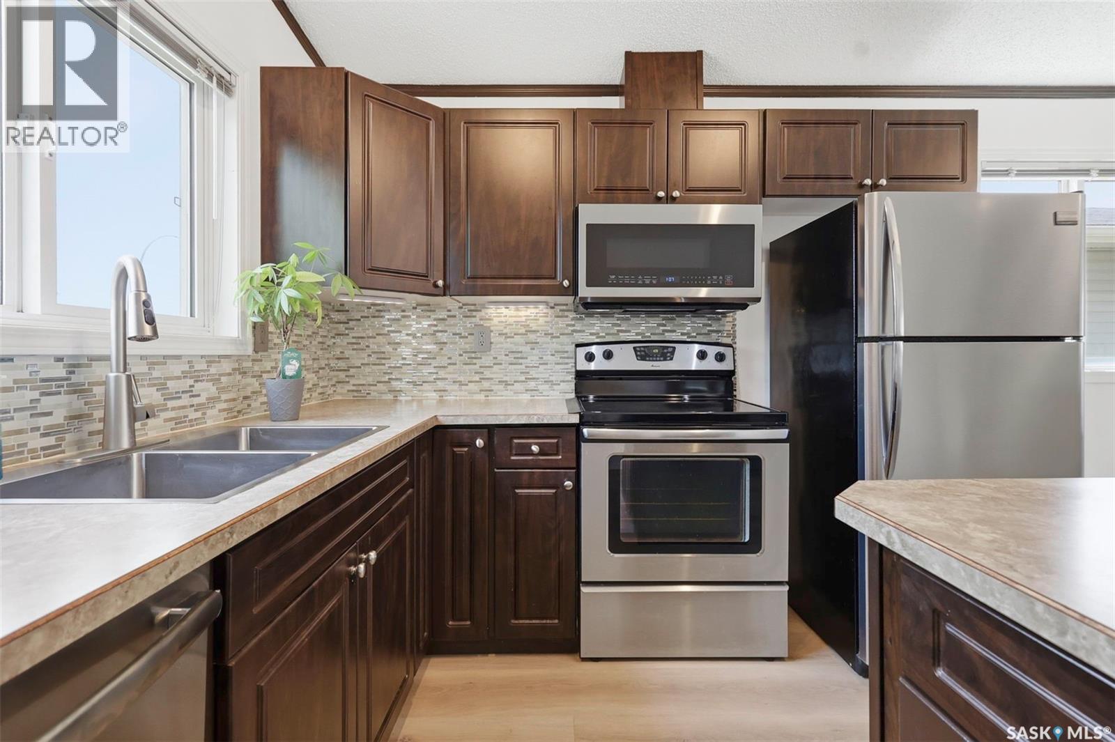 #26 55 Borden CRESCENT - 4
