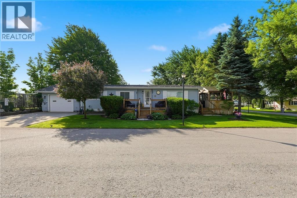 90 FAIRVIEW Crescent - 1