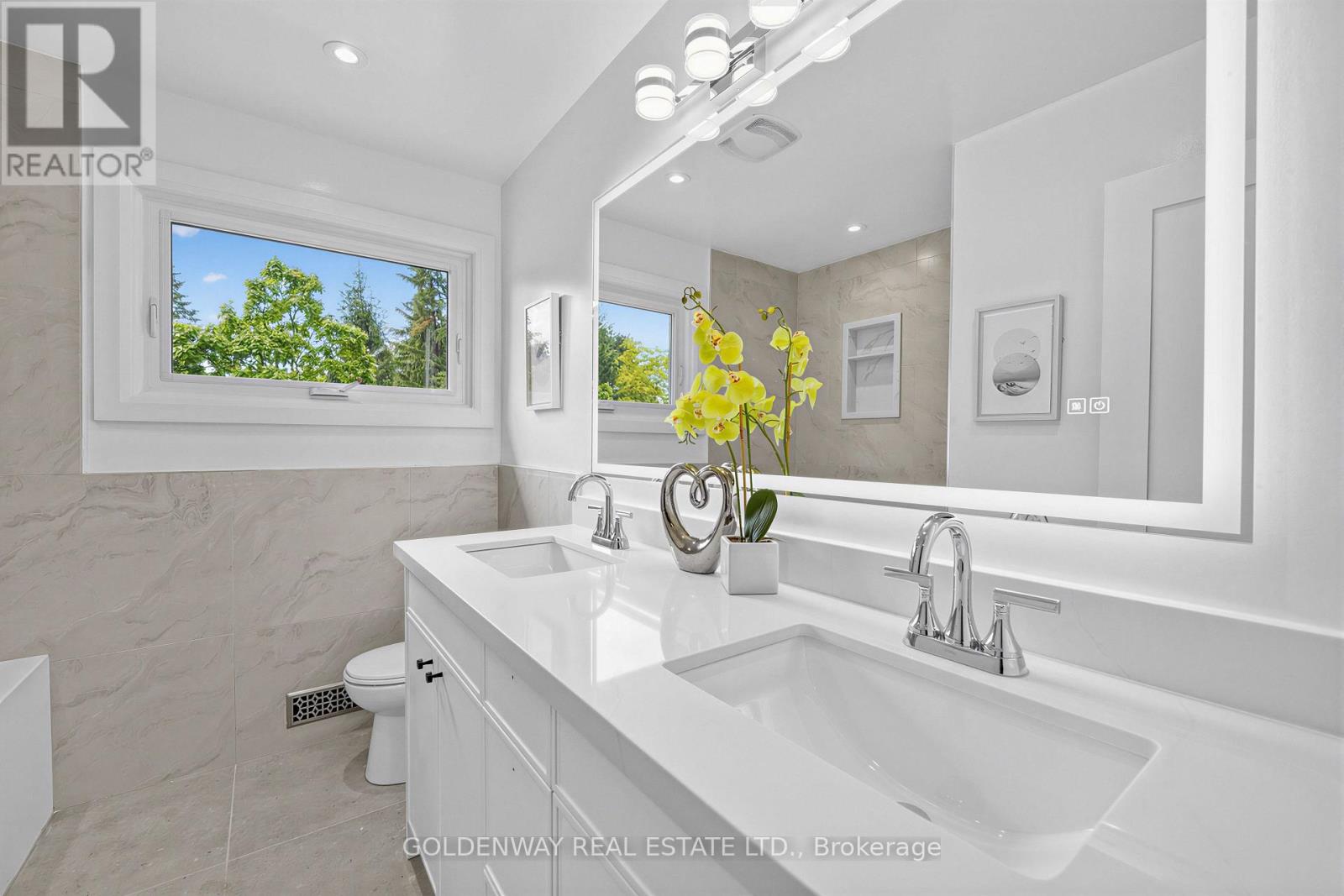 3 SIR LANCELOT DRIVE - 33