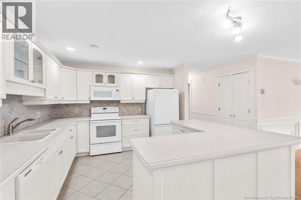 #318 195 Reynolds Street - 17
