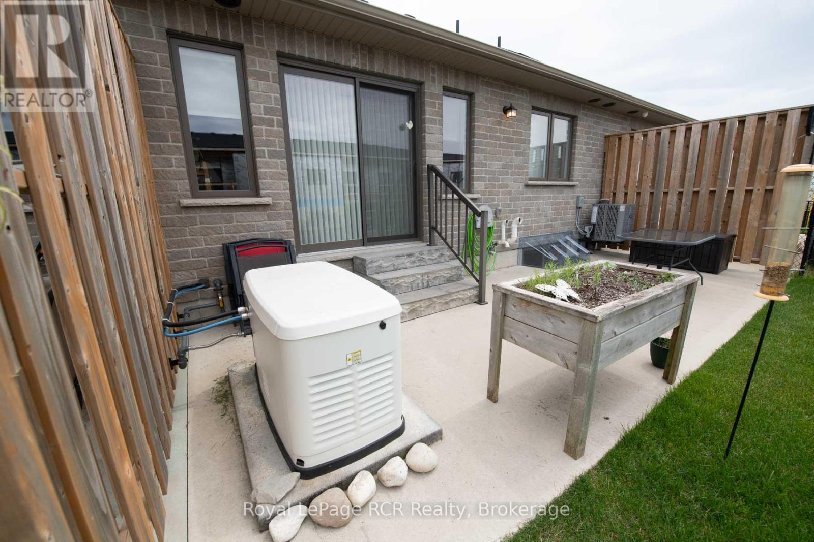 465 WELLINGTON STREET E - 5
